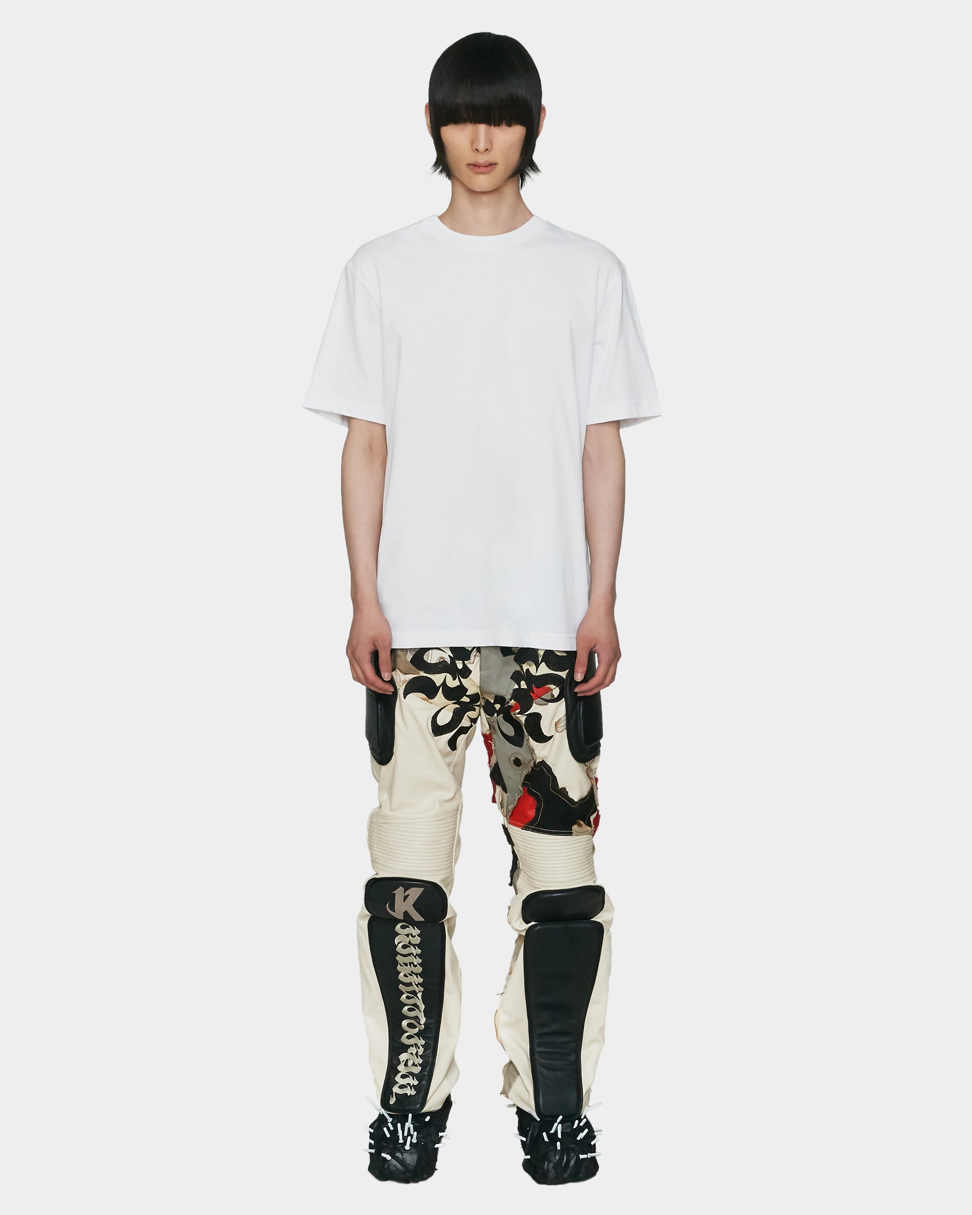 T-SHIRT WHITE PATCHES ON BLACK