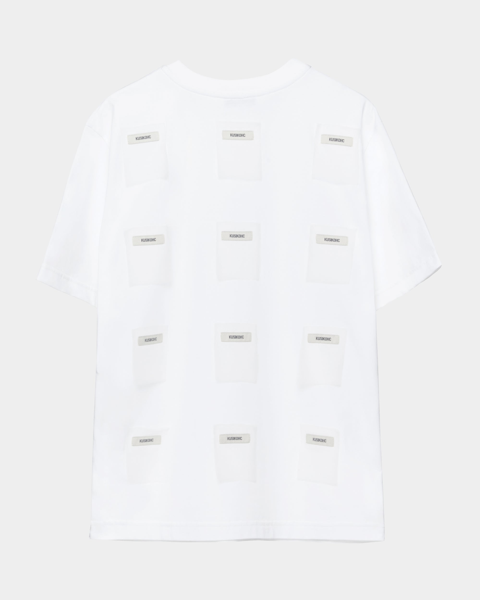 T-SHIRT WHITE PATCHES ON BLACK