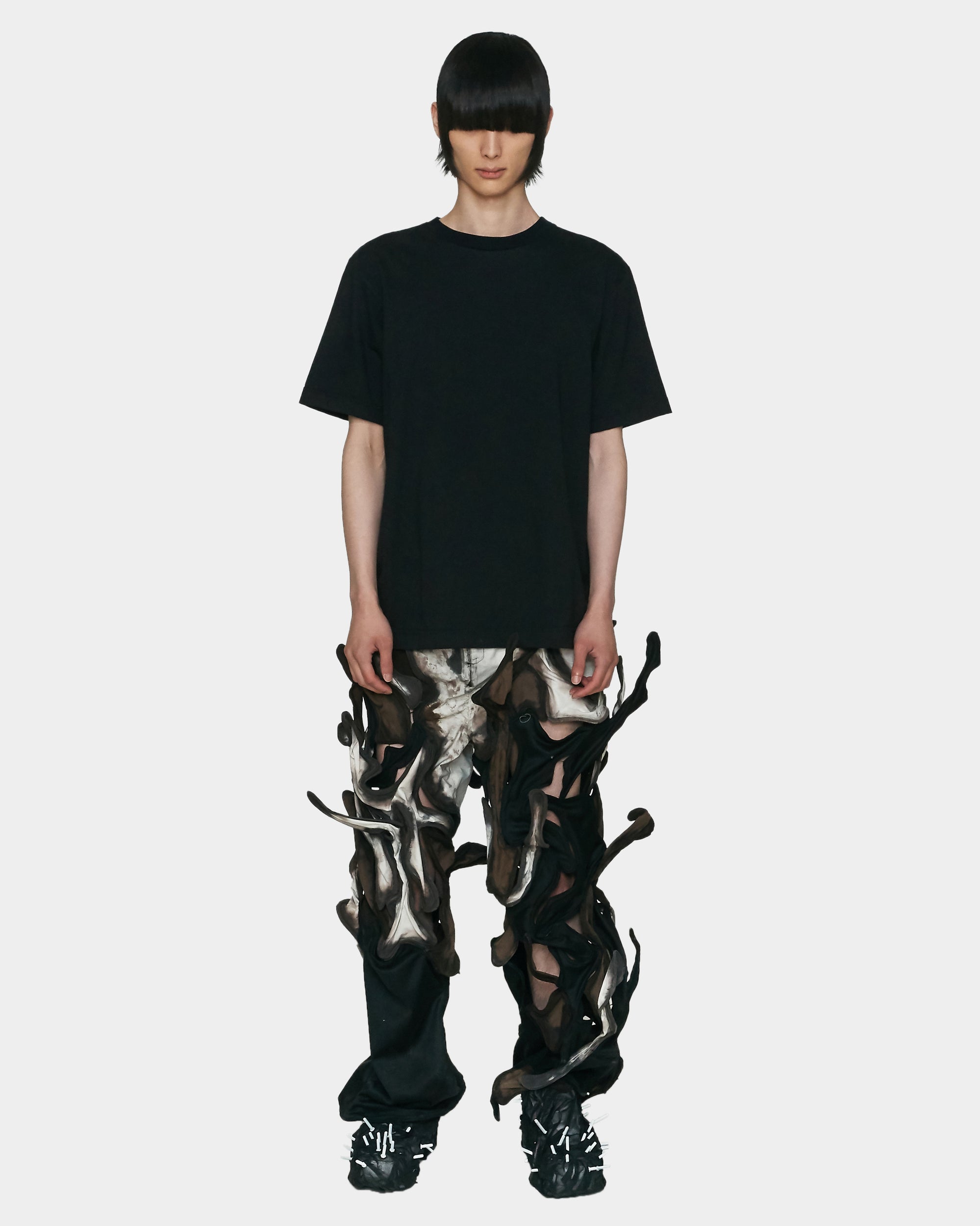 T-SHIRT BLACK PATCHES ON BLACK