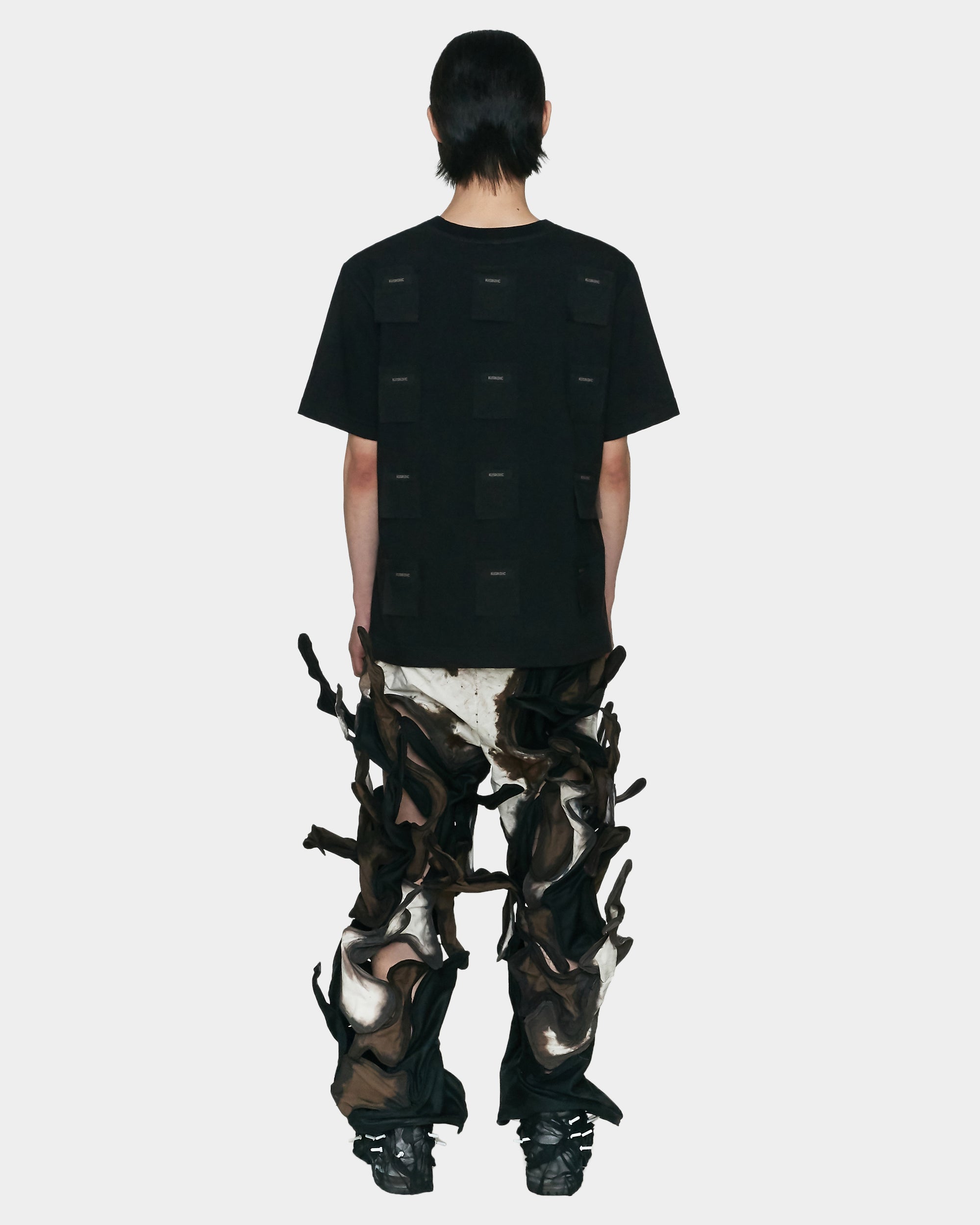 T-SHIRT BLACK PATCHES ON BLACK